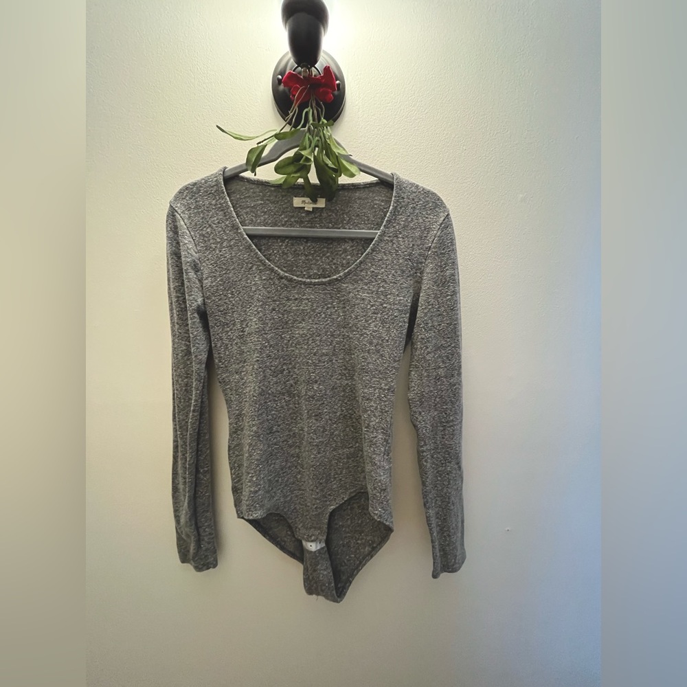 Madewell scoop-neck body suit. Grey. Size M.